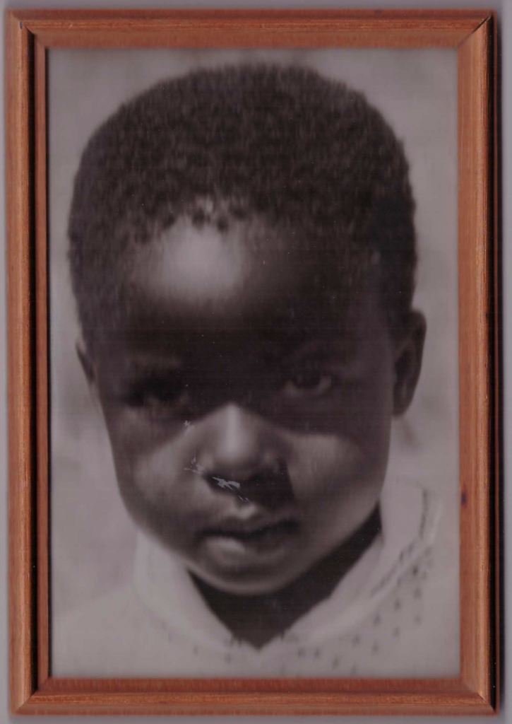 gerahmtes Foto eines afrikanischen Kindes